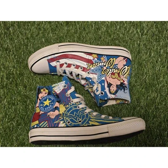 Converse Wonder Woman Vintage Comic Print Size Men's 7 Women's 9 EUC Rare HTF - Picture 2 of 12